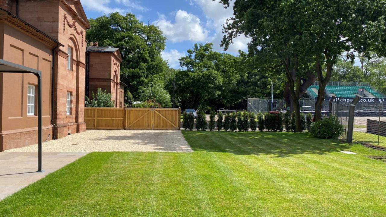 Oulton Park Lodge Little Budworth Buitenkant foto